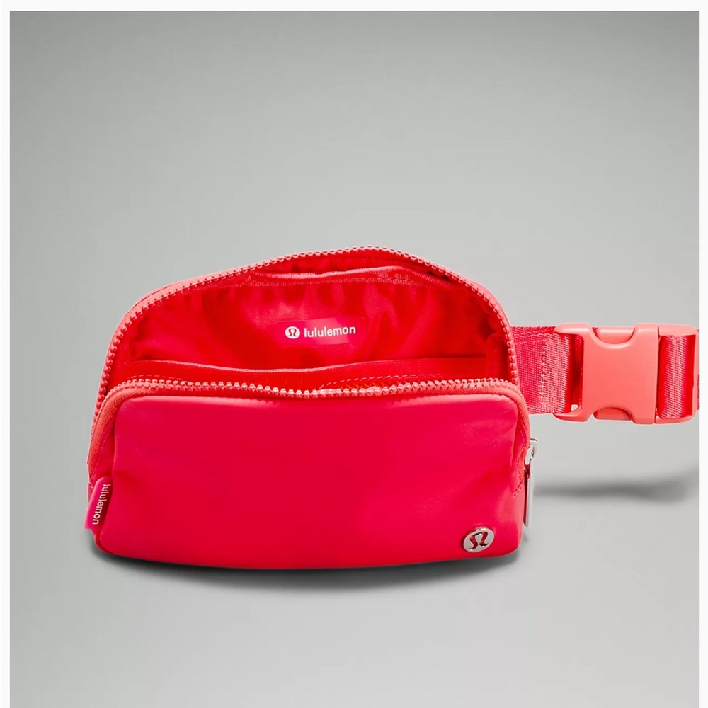 Last one! NWT Lululemon Everywhere Belt Bag! - Picture 6 of 9